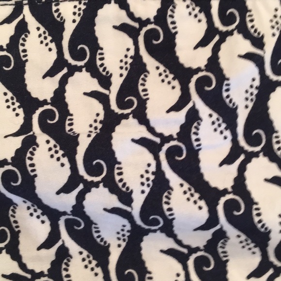 Old navy shorts - Picture 3 of 4